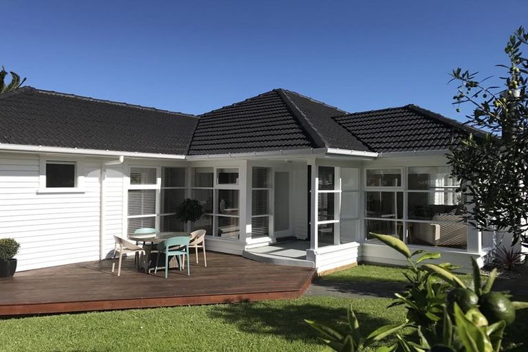 Photo of property in 2/10 Birkley Road, Bayswater, Auckland, 0622