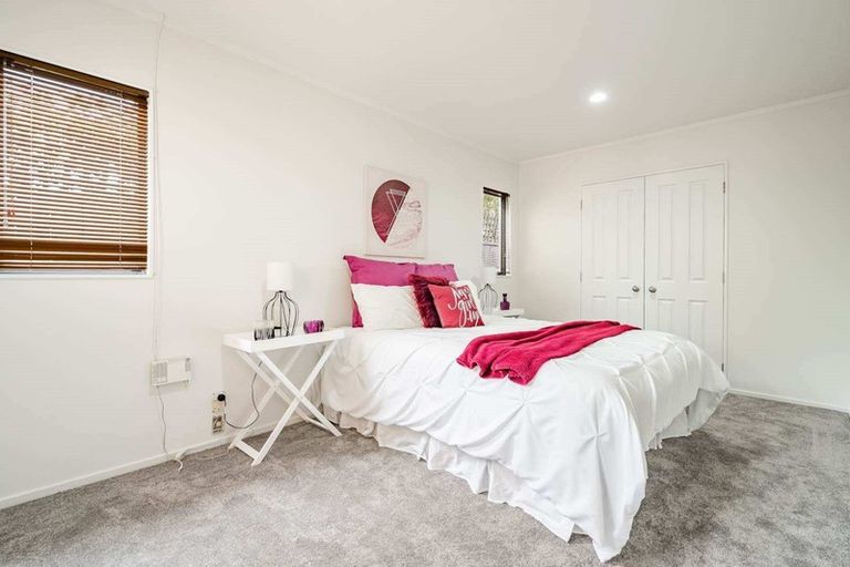 Photo of property in 8/17 Neta Grove, Henderson, Auckland, 0612