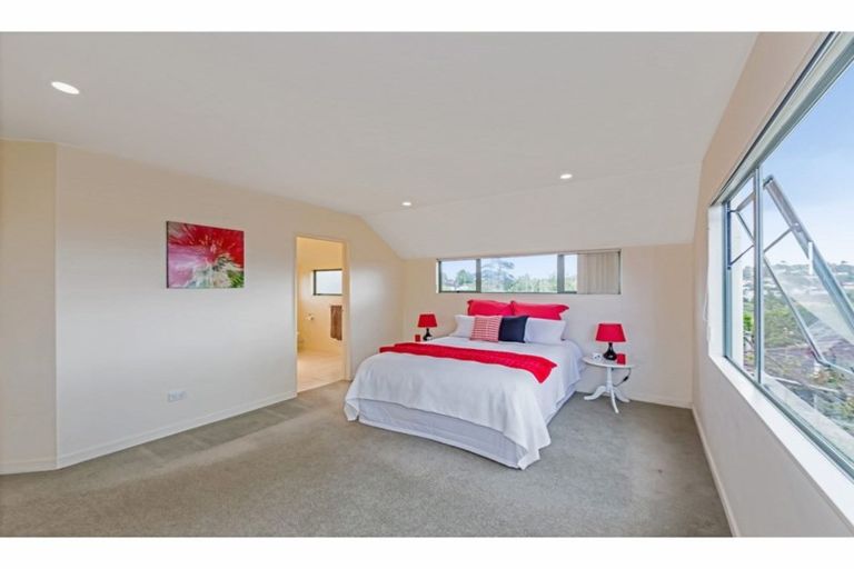 Photo of property in 2/115 Arran Road, Browns Bay, Auckland, 0630
