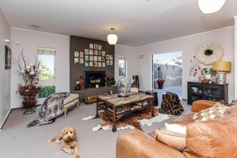 Photo of property in 38 Wyoming Avenue, Murrays Bay, Auckland, 0630