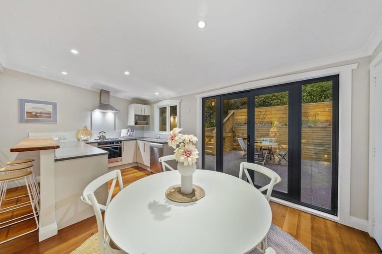 Photo of property in 129 Melbourne Road, Island Bay, Wellington, 6023