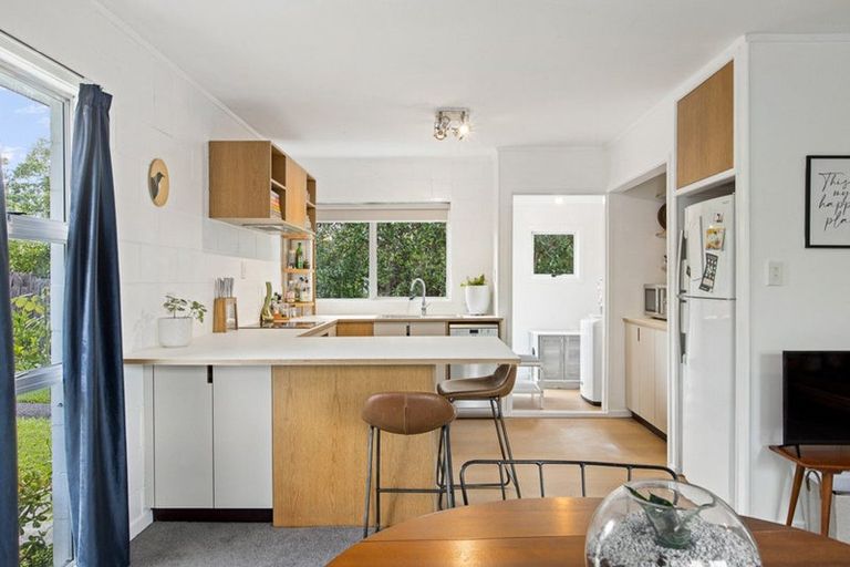 Photo of property in 1/15 Trojan Crescent, New Lynn, Auckland, 0600