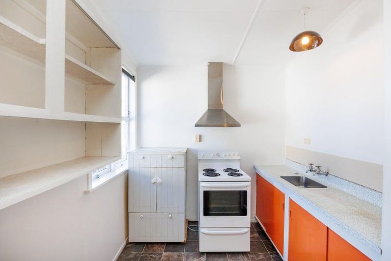 Photo of property in 1/4 Oxford Street, Hokowhitu, Palmerston North, 4410