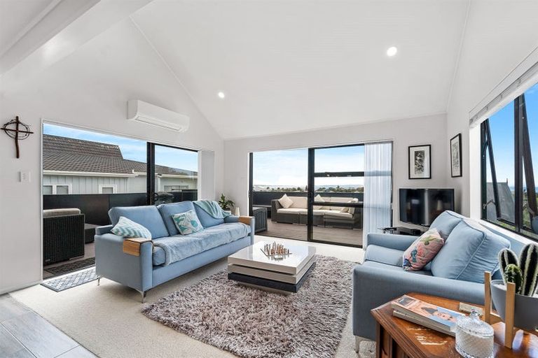 Photo of property in 52 Waiora Road, Stanmore Bay, Whangaparaoa, 0932
