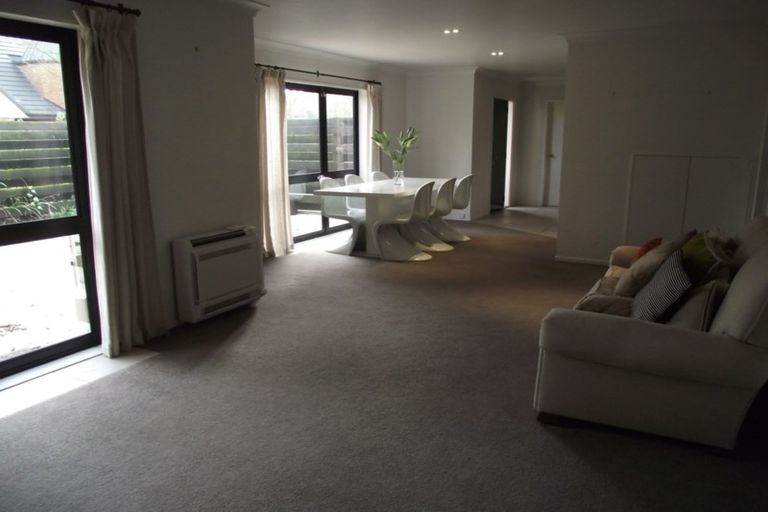 Photo of property in 2/76 Hamilton Avenue, Ilam, Christchurch, 8041