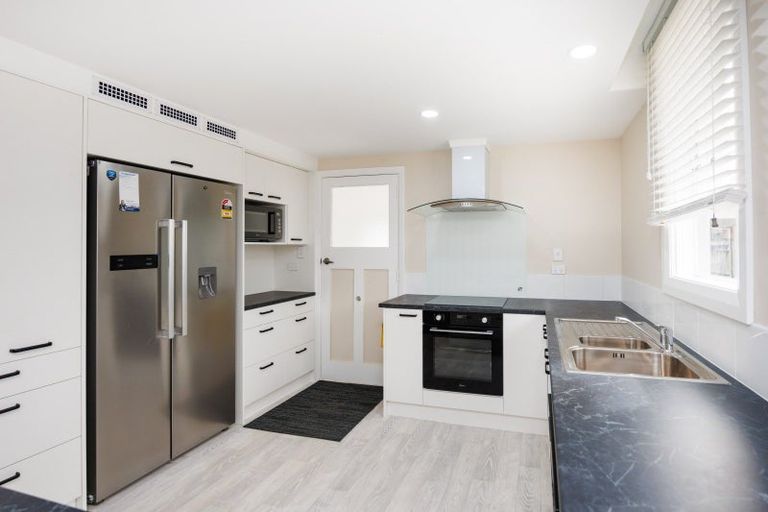 Photo of property in 305 Featherston Street, Palmerston North, 4410