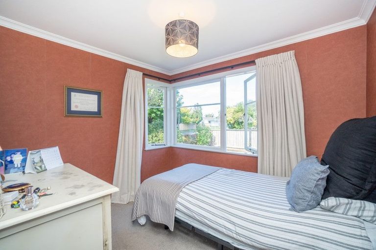 Photo of property in 4 Brett Place, Takaro, Palmerston North, 4412