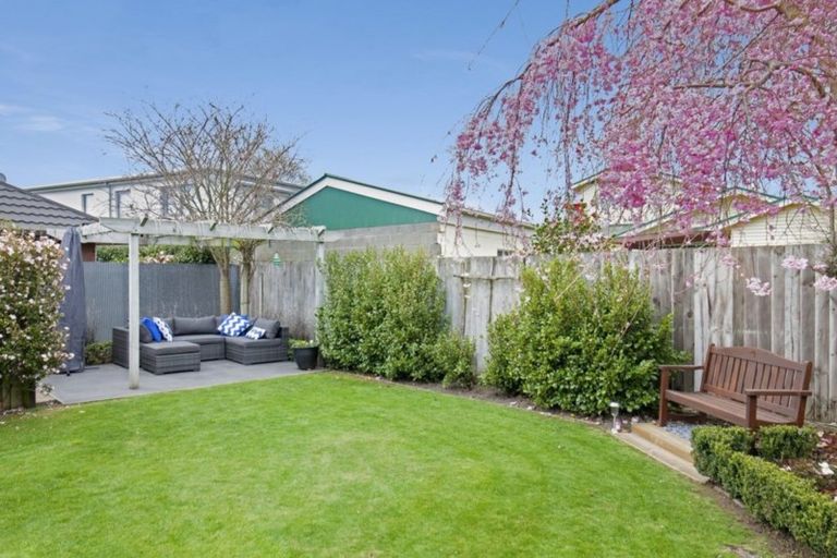 Photo of property in 32 Windermere Road, Papanui, Christchurch, 8053