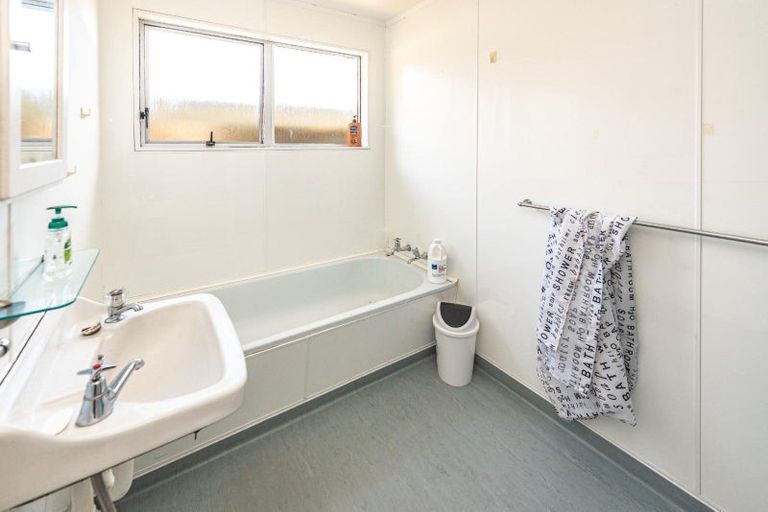 Photo of property in 90a Karaka Street, Castlecliff, Whanganui, 4501
