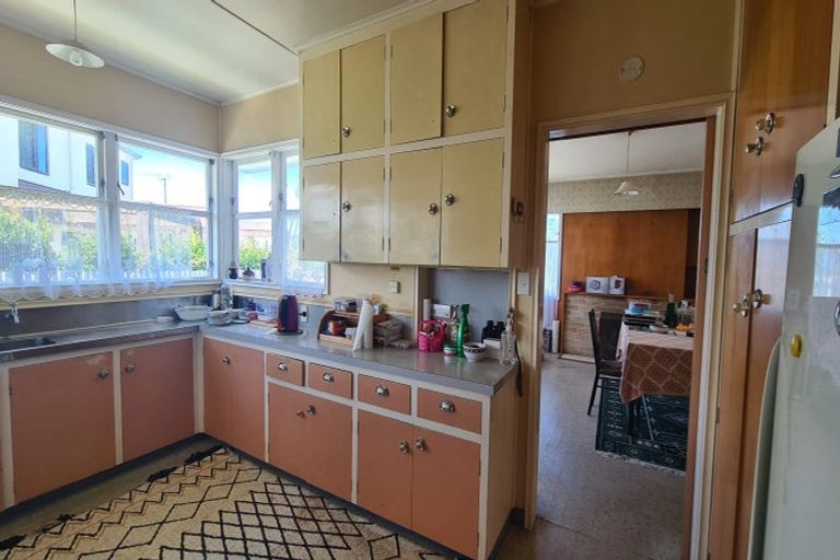 Photo of property in 17 Fox Street, Opunake, 4616