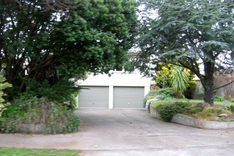 Photo of property in 8 Mahia Place, Kelvin Grove, Palmerston North, 4414