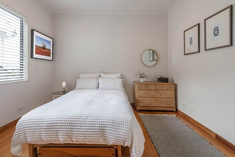 Photo of property in 160 The Esplanade, Houghton Bay, Wellington, 6023