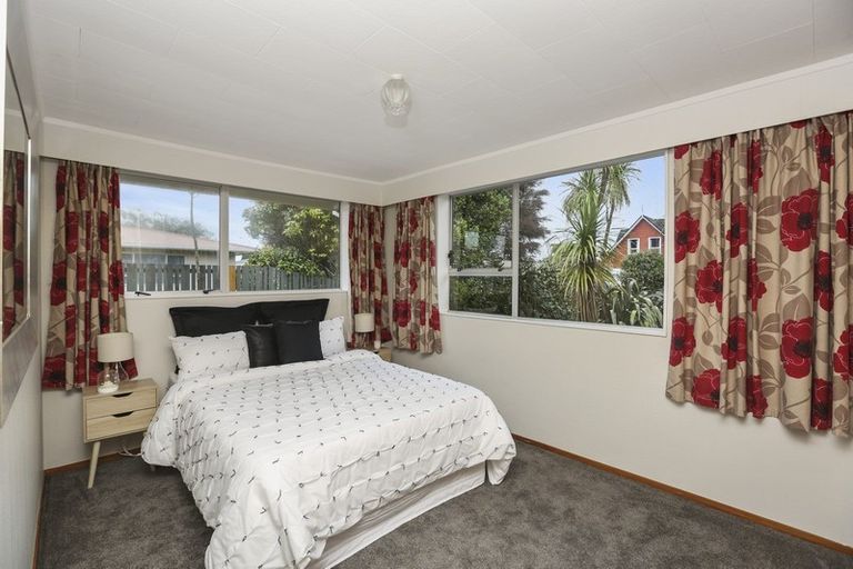 Photo of property in 70 Manu Crescent, Upper Vogeltown, New Plymouth, 4310