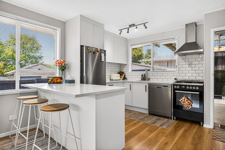 Photo of property in 8 Camphora Place, Ranui, Auckland, 0612