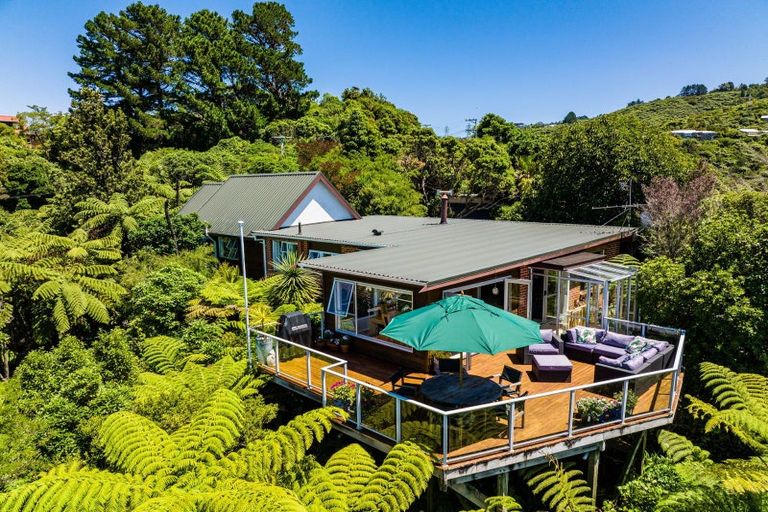 Photo of property in 60 Pomare Road, Tirohanga, Lower Hutt, 5010