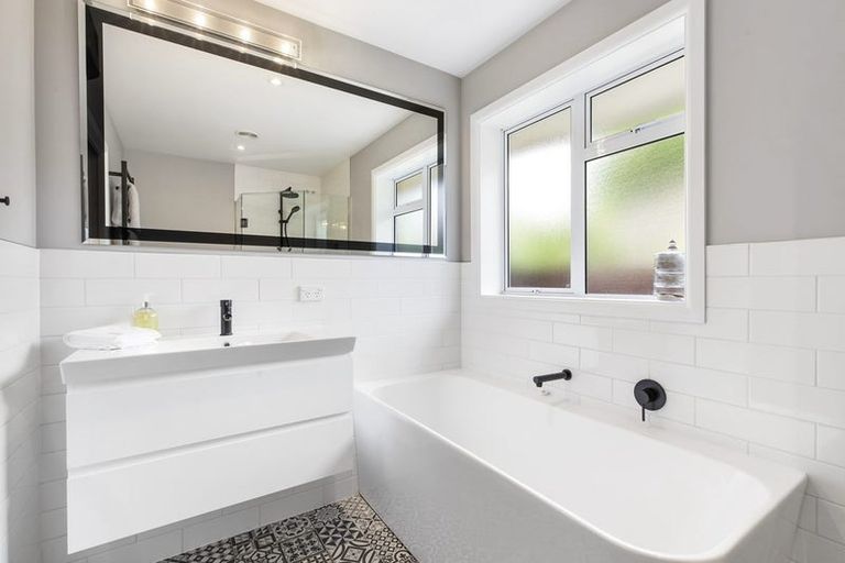 Photo of property in 3 Willowbrook Place, Fendalton, Christchurch, 8052