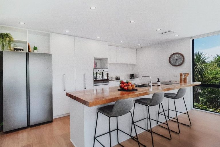 Photo of property in 33 Durness Place, Red Beach, 0932