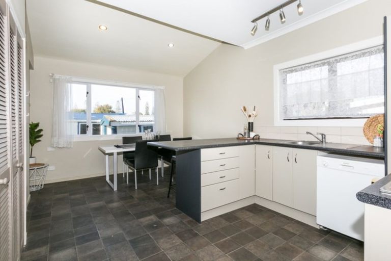 Photo of property in 19 Chambers Street, Te Awa, Napier, 4110