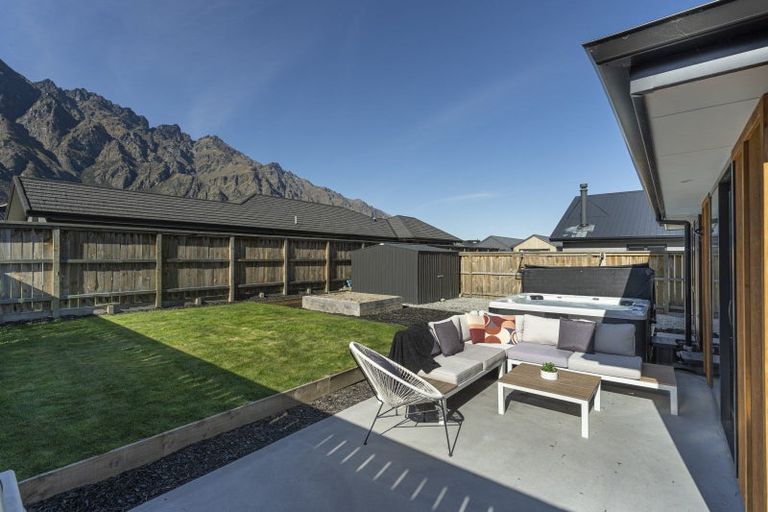 Photo of property in 9 Fallow Street, Jacks Point, 9371