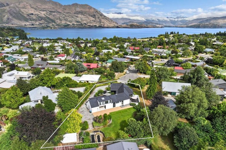 Photo of property in 19 Rimu Lane, Wanaka, 9305