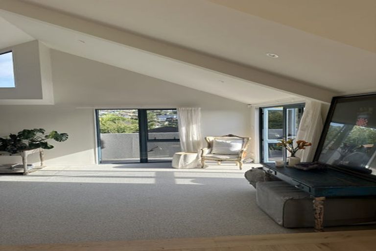 Photo of property in 2/12 Aotearoa Terrace, Murrays Bay, Auckland, 0630