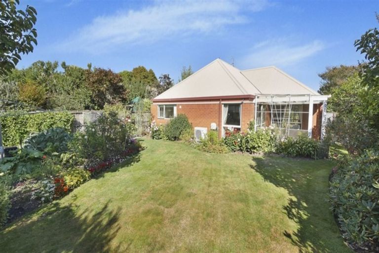 Photo of property in 3 Banff Place, Avonhead, Christchurch, 8042