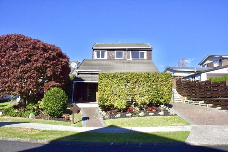 Photo of property in 2a Sirius Place, Botany Downs, Auckland, 2010