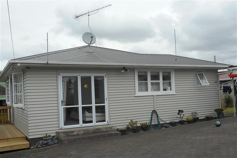 Photo of property in 2/28 Union Street, Papakura, 2110