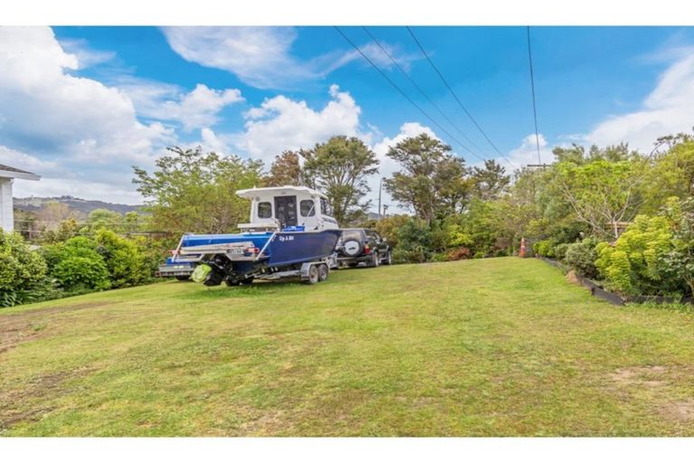 Photo of property in 118 Whangaparaoa Road, Red Beach, 0932