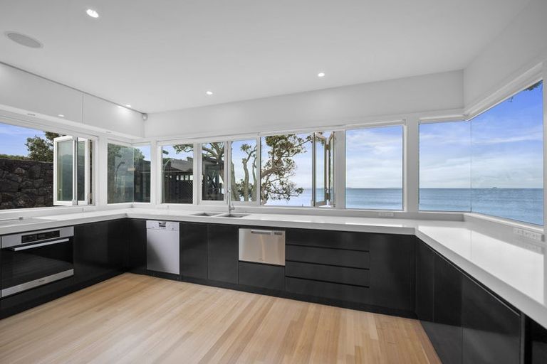 Photo of property in 47 Saltburn Road, Milford, Auckland, 0620