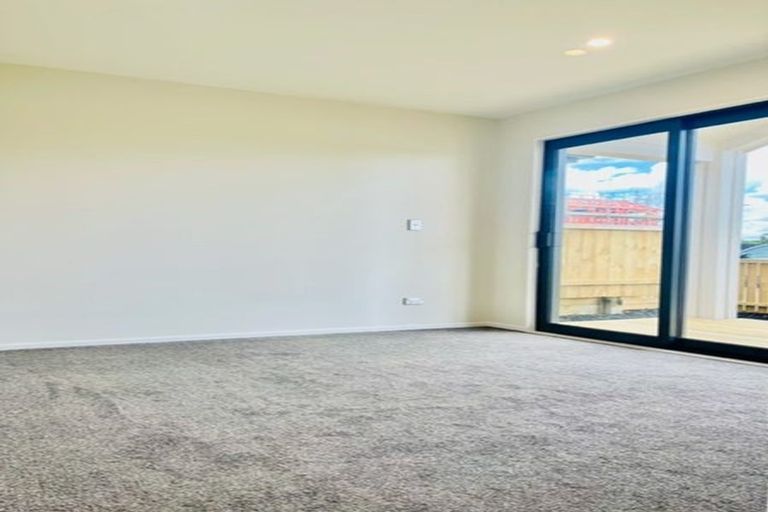 Photo of property in 22 Rorotu Avenue, Karaka, Papakura, 2113