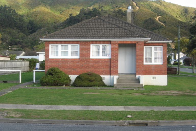 Photo of property in 2 Grierson Street, Naenae, Lower Hutt, 5011