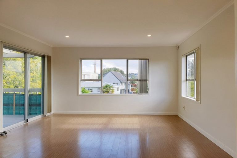 Photo of property in 8 Tawavale Crescent, Totara Vale, Auckland, 0629