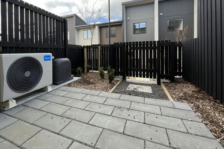 Photo of property in 4/476 West Coast Road, Glen Eden, Auckland, 0602