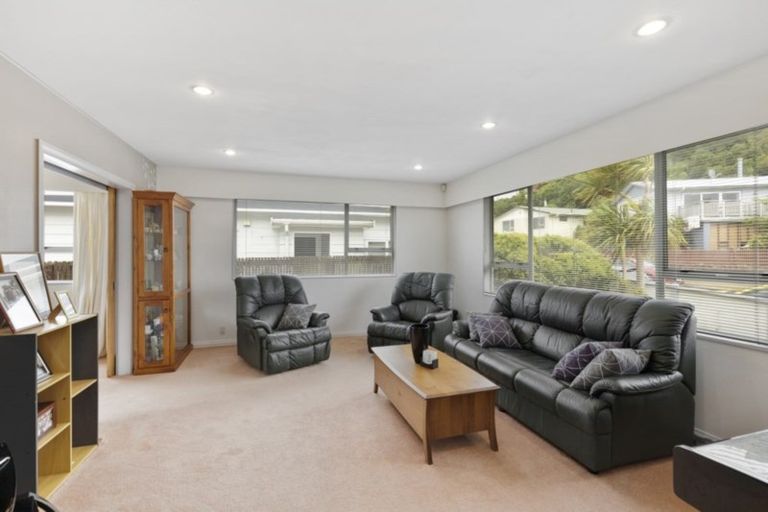 Photo of property in 35 Acacia Avenue, Maungaraki, Lower Hutt, 5010