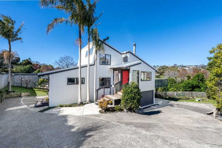 Photo of property in 10 Oliver Twist Avenue, Mellons Bay, Auckland, 2014