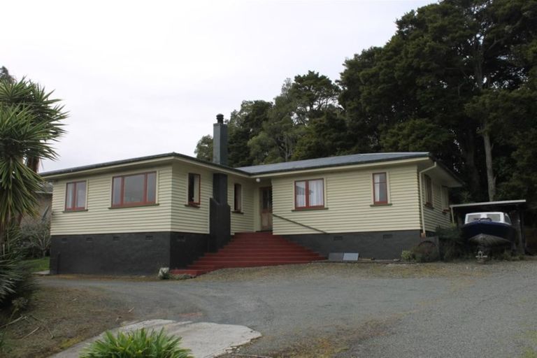 Photo of property in 16 Whaka Street, Maungaturoto, 0520