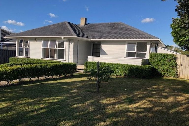 Photo of property in 44 Gossamer Drive, Pakuranga Heights, Auckland, 2010