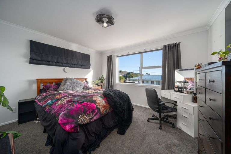 Photo of property in 97 Glanmire Road, Newlands, Wellington, 6037