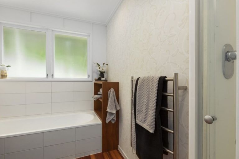 Photo of property in 70 Dowse Drive, Maungaraki, Lower Hutt, 5010