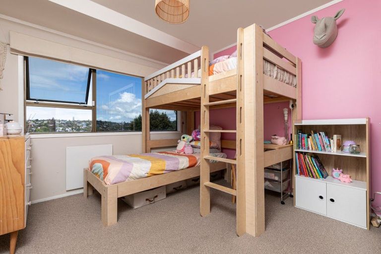 Photo of property in 33 Montclair Rise, Browns Bay, Auckland, 0630