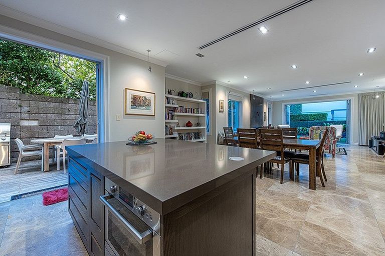 Photo of property in 14a Gibbons Road, Takapuna, Auckland, 0622