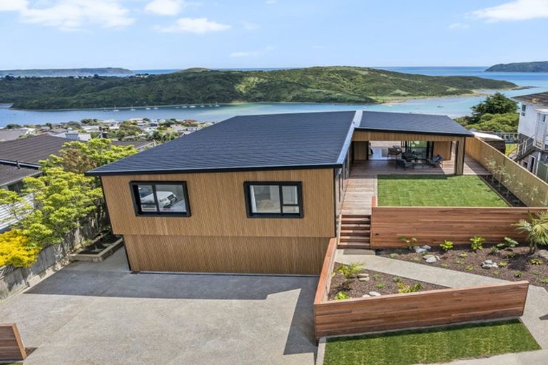 Photo of property in 11 Lauderdale Road, Papakowhai, Porirua, 5024