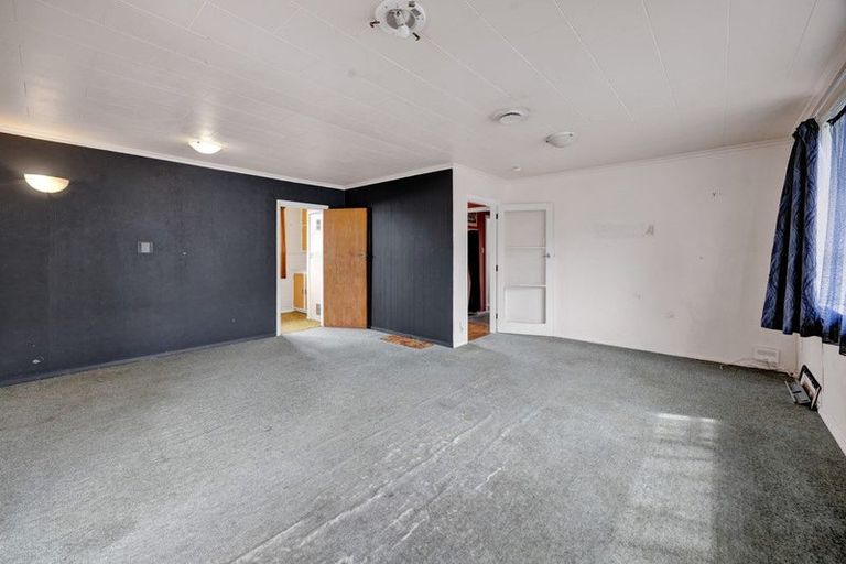 Photo of property in 9 Manawapou Road, Hawera, 4610