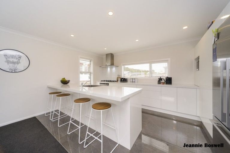 Photo of property in 14 Freedom Drive, Kelvin Grove, Palmerston North, 4414