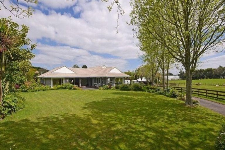 Photo of property in 211 Waihoehoe Road, Drury, 2577