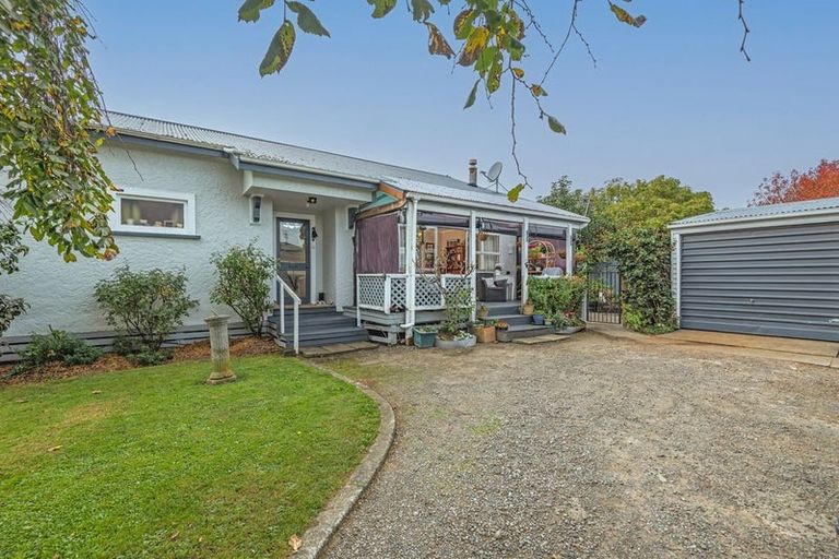 Photo of property in 4 Rosalie Terrace, Kelvin Grove, Palmerston North, 4414