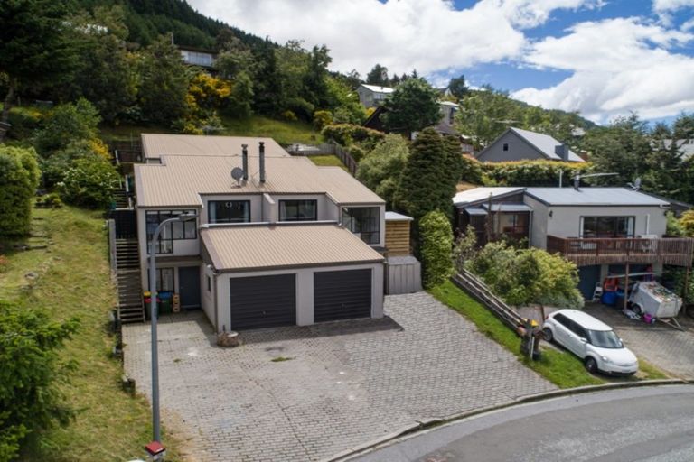 Photo of property in 5a Wye Place, Fernhill, Queenstown, 9300