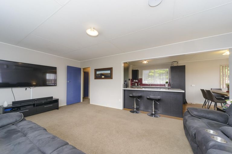 Photo of property in 1 Escort Grove, Awapuni, Palmerston North, 4412