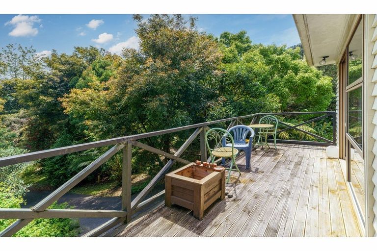 Photo of property in 48 Derwent Crescent, Titirangi, Auckland, 0604
